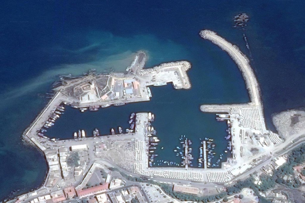 
Китайские компании построят крупнейший на Средиземном море порт в Алжире