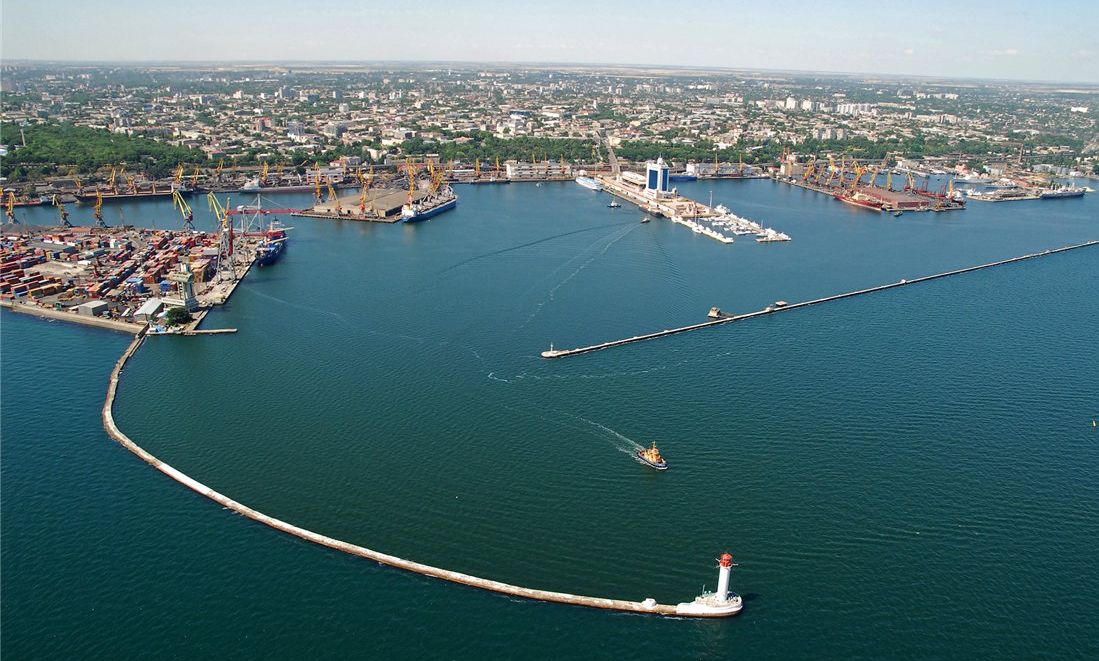 
Берут на буксир: зачем DP World идет в Одесский порт