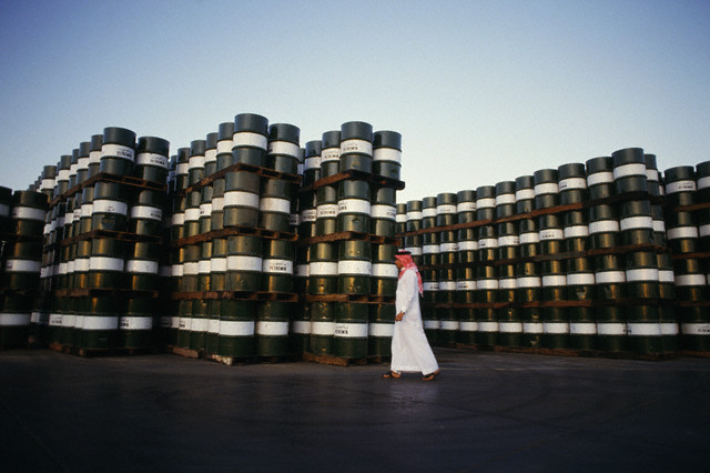 
Иран и Ирак вынужденно снизили цены на нефть