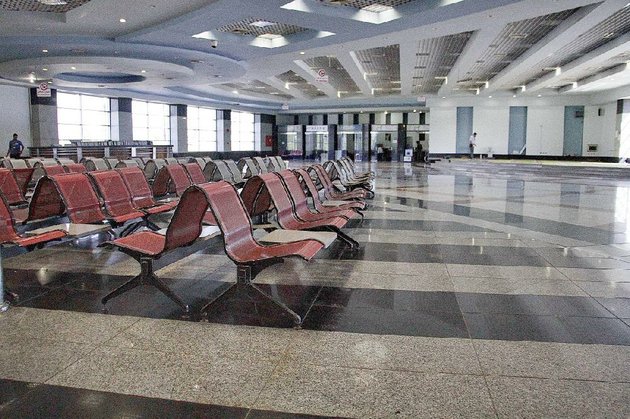 
Пассажиропоток в аэропорту Шарм-эш-Шейха упал на 75% после отмены полетов