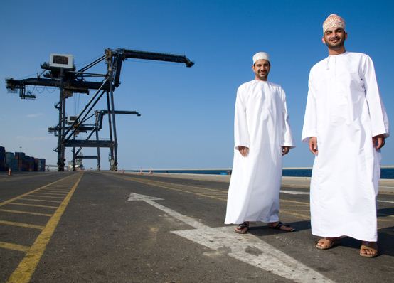 
CMA CGM вводит экстренную надбавку на сервисах из Азии в порт Сохар (Оман)