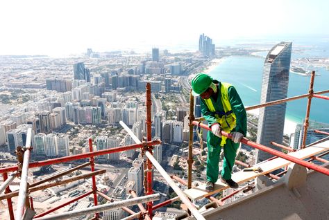 
Строительному сектору и сектору недвижимости ОАЭ не хватает рабочих рук
