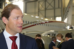 
Мантуров: объем поставок Египту SSJ-100 зависит от сроков возобновления авиасообщения с РФ