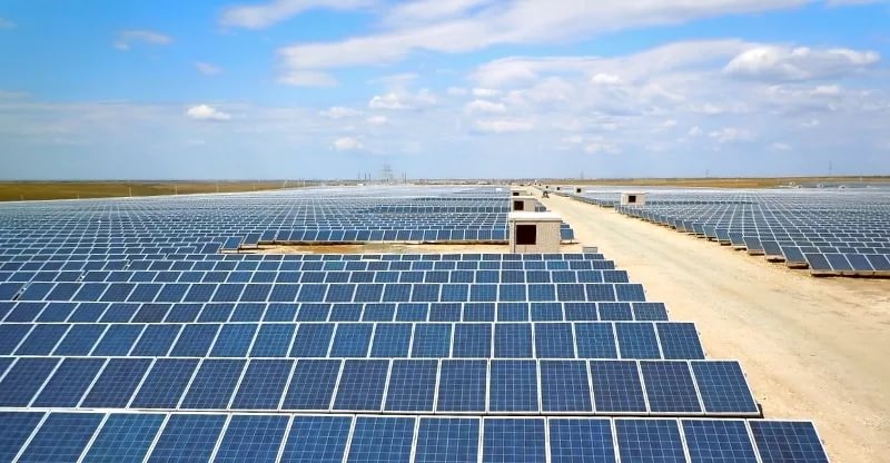 
Строительство крупнейшей солнечной электростанции начинается в Абу-Даби