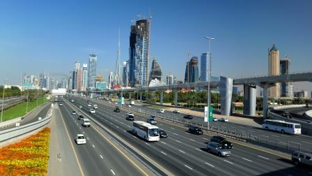 
В ОАЭ открыта новая федеральная трасса Дубай - Абу Даби