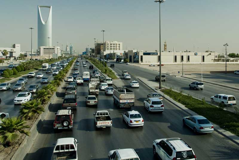 
К 2030 году Саудовская Аравия будет экономить 300 тыс. баррелей топлива в день