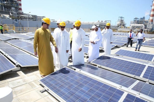 
В ОАЭ появилось здание с рекордным числом солнечных батарей