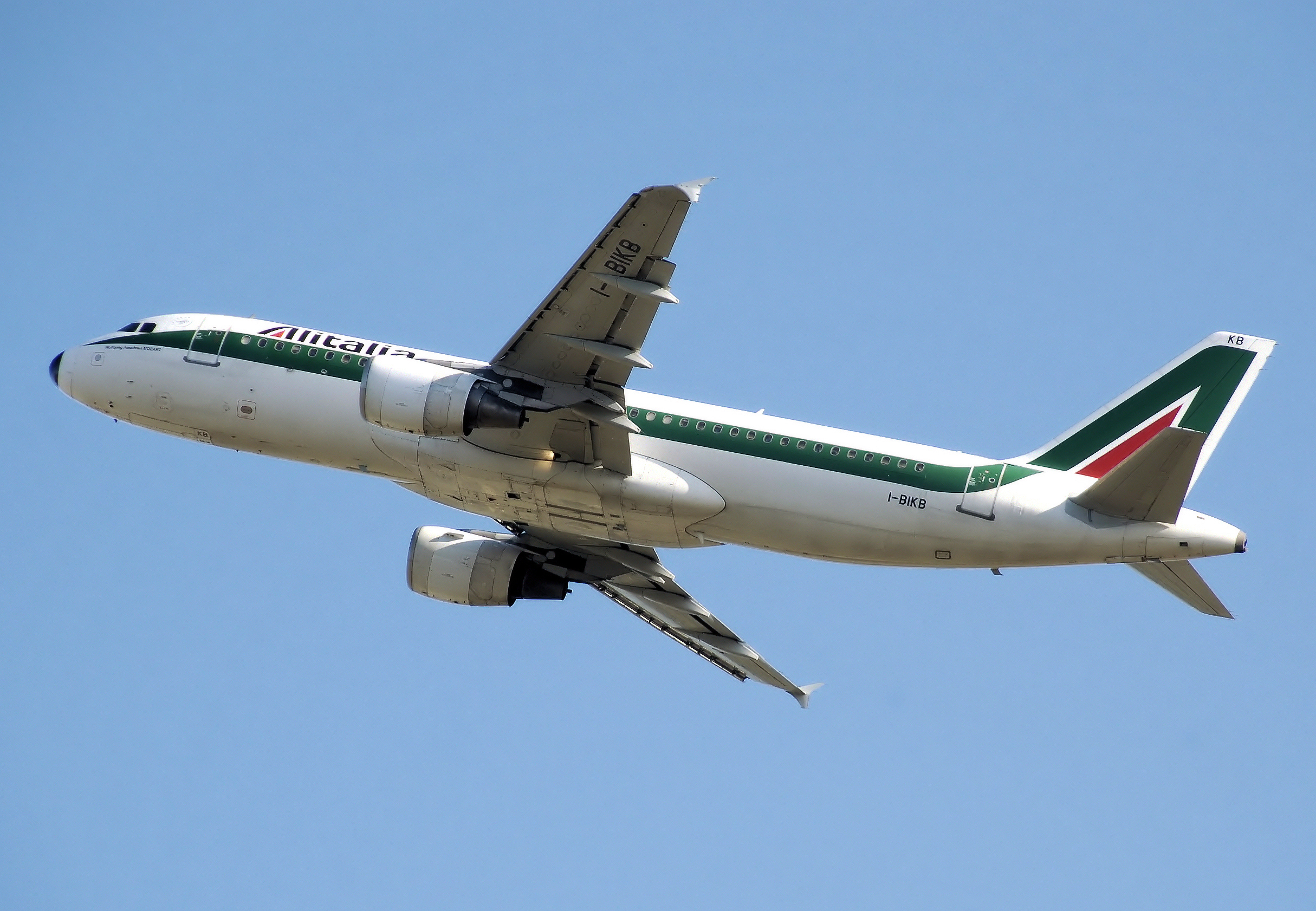 
Etihad Airways может получить долю акций Alitalia