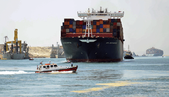 
Первые суда прошли по руслу нового Суэцкого канала, его открытие состоится 6 августа