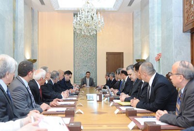 
Президент Аль-Асад на совещании обсудил ход строительства под Дамаском двух урбанизированных зон