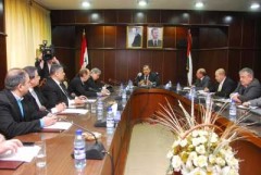 
Министр промышленности обсуждает с эмигрировавшими предпринимателями развитие их бизнеса в Сирии