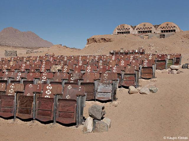 
Посреди египетской пустыни обнаружили заброшенный кинотеатр