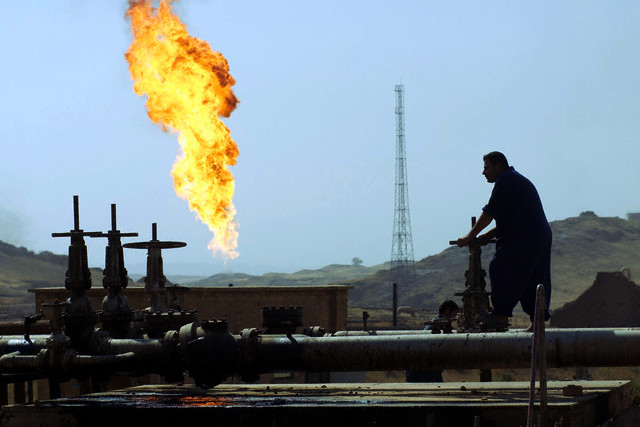 
Ирак к концу января сократит добычу на 210 тыс баррелей в сутки