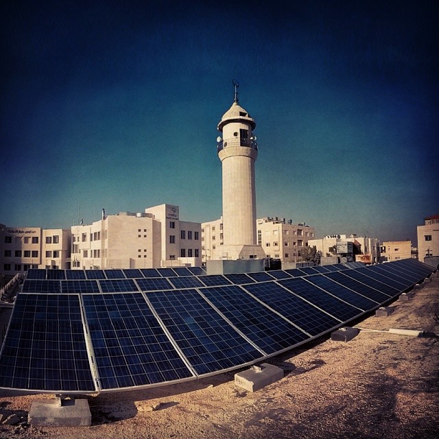 
В Иордании 80 мечетей установили солнечные батареи