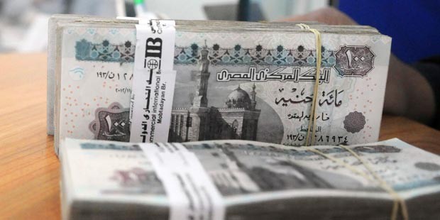 
Египетский фунт девальвировали дважды за неделю