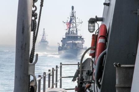 
США начали сопровождать британские торговые суда в Ормузском проливе