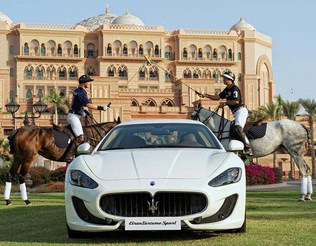 
Богатые туристы не спешат в дорогие отели ОАЭ